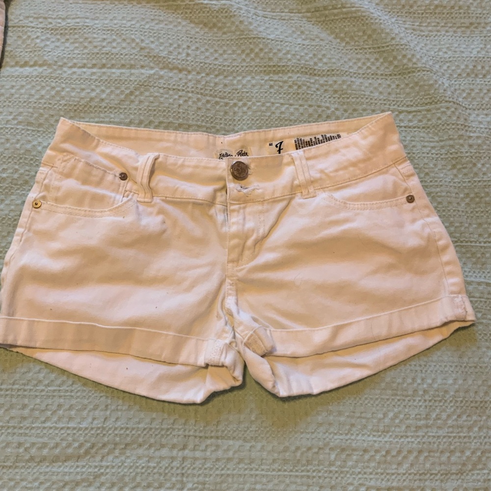 🔥🔥Cute white shorts small